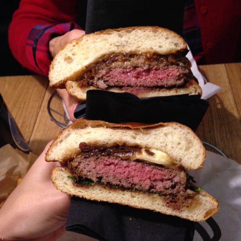 Comer_Paris_burger
