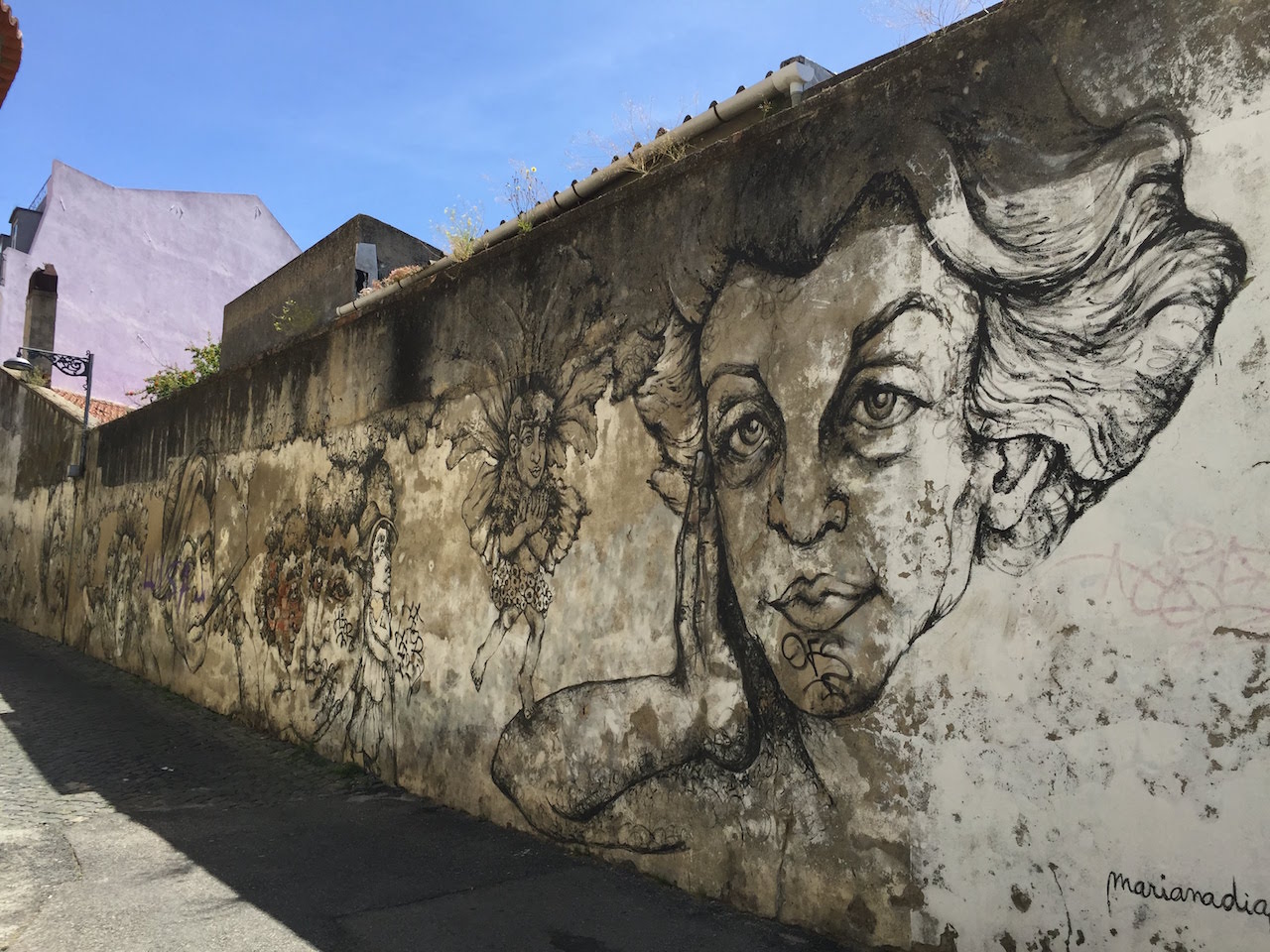 abortion Jug fax Street art em Lisboa - Freitas para o Mundo