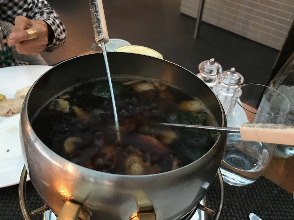 o que comer na suíça fondue chinoise